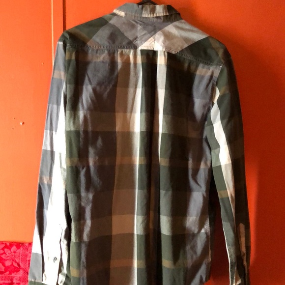 Levi’s button down shirt - Picture 2 of 4